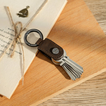 Minimalist Leather Key Organizer: Compact Crazy Horse Keychain