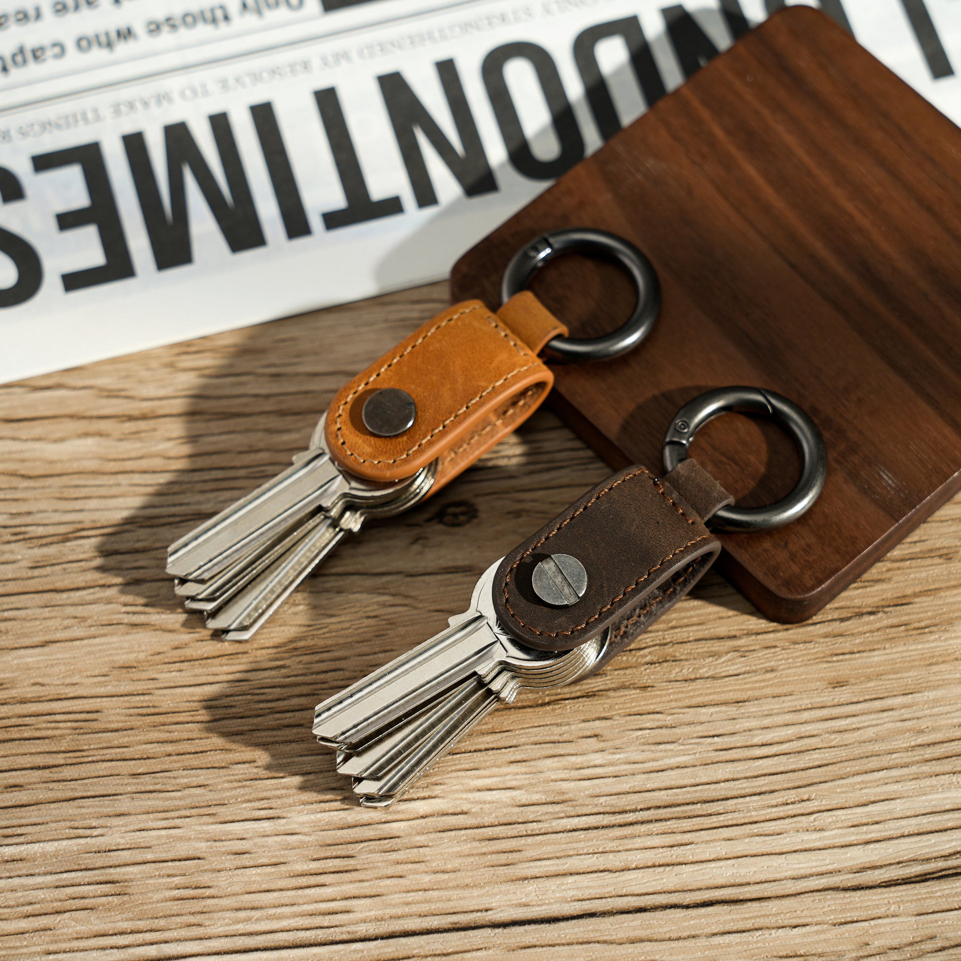 Minimalist Leather Key Organizer: Compact Crazy Horse Keychain
