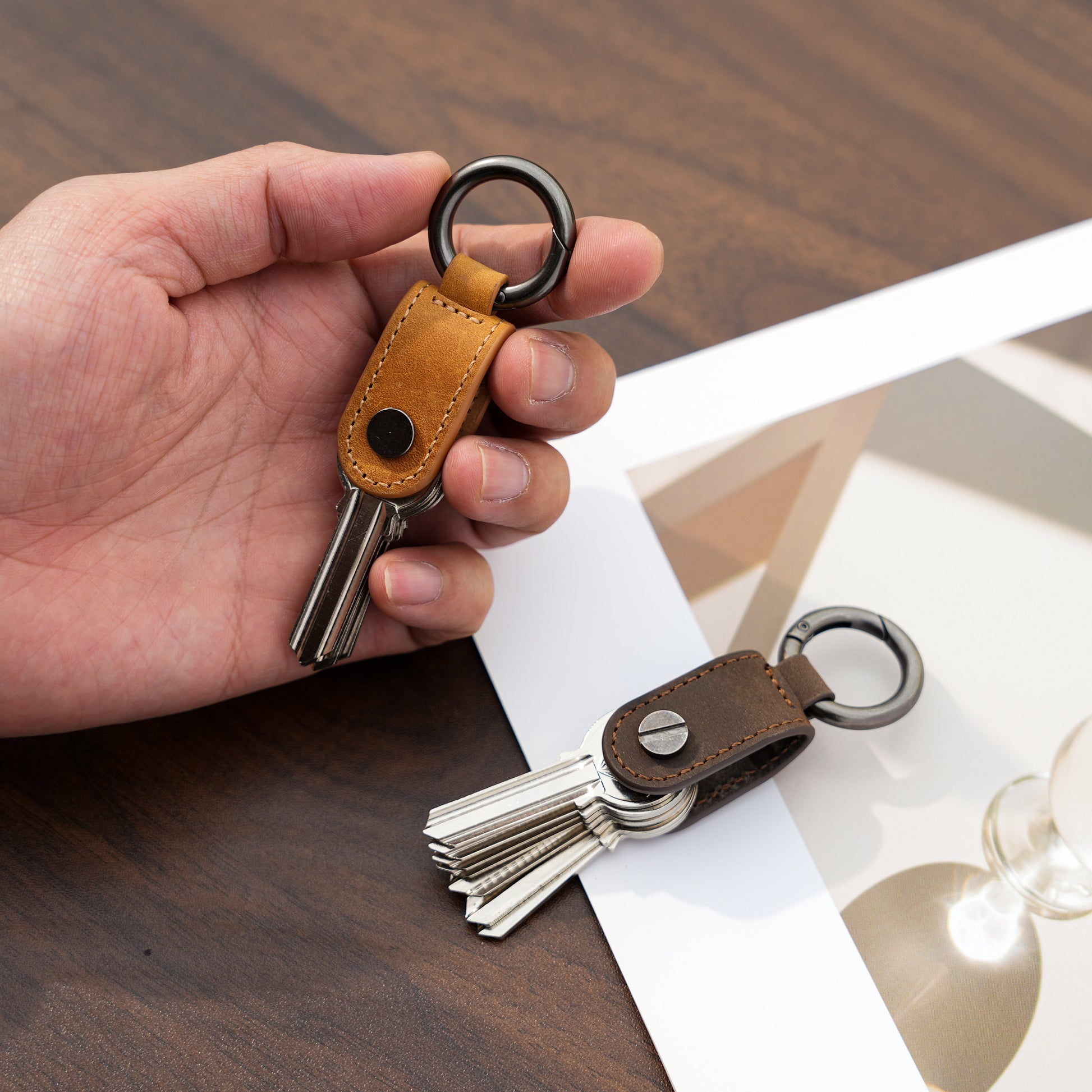 Minimalist Leather Key Organizer: Compact Crazy Horse Keychain