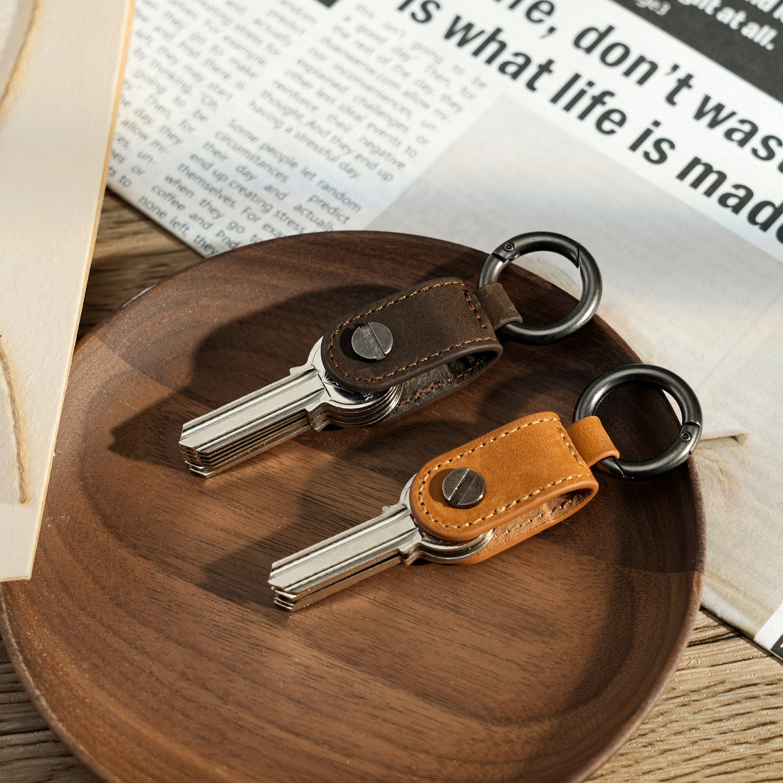 Minimalist Leather Key Organizer: Compact Crazy Horse Keychain